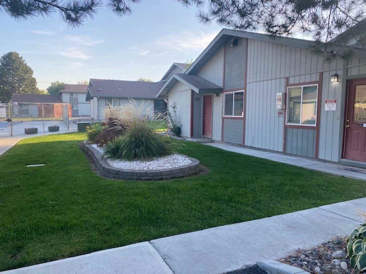 Irving Place Apartments - Photo 5 of 50