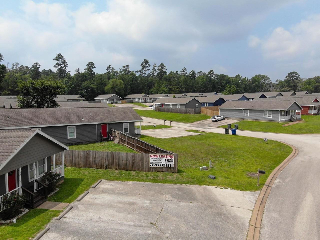 109 Varsity - Photo 4 of 7