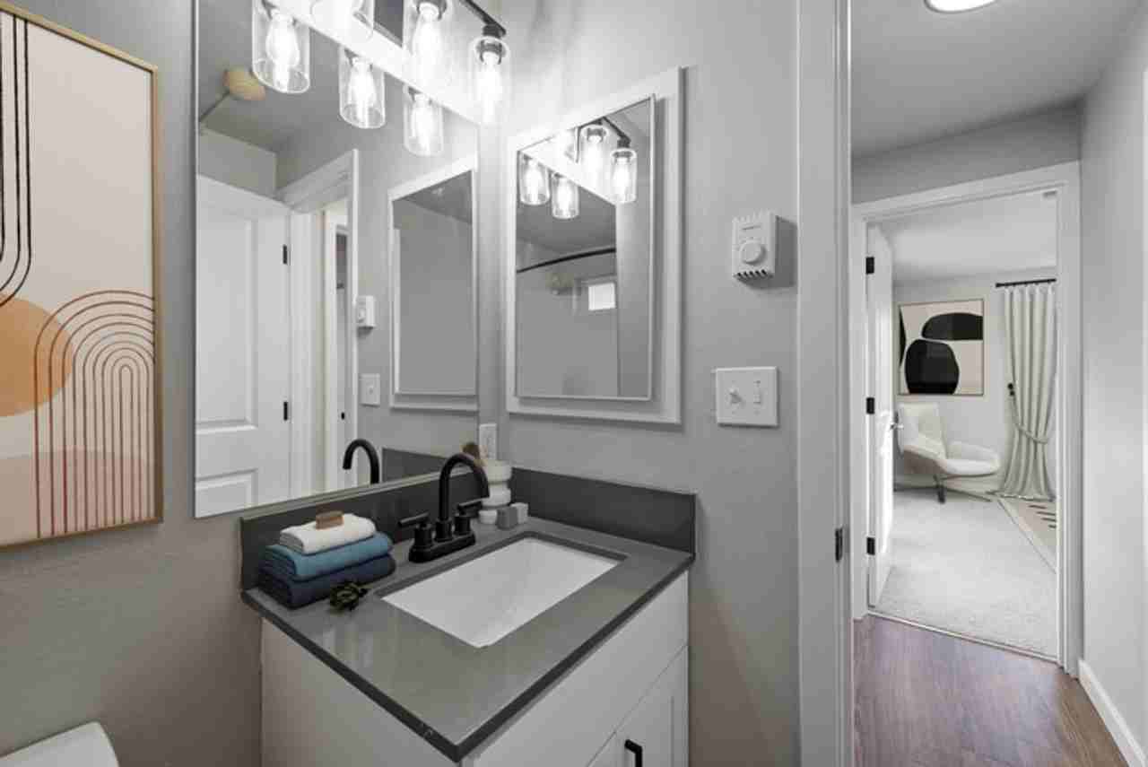 Redmond Crest - Photo 2 of 25