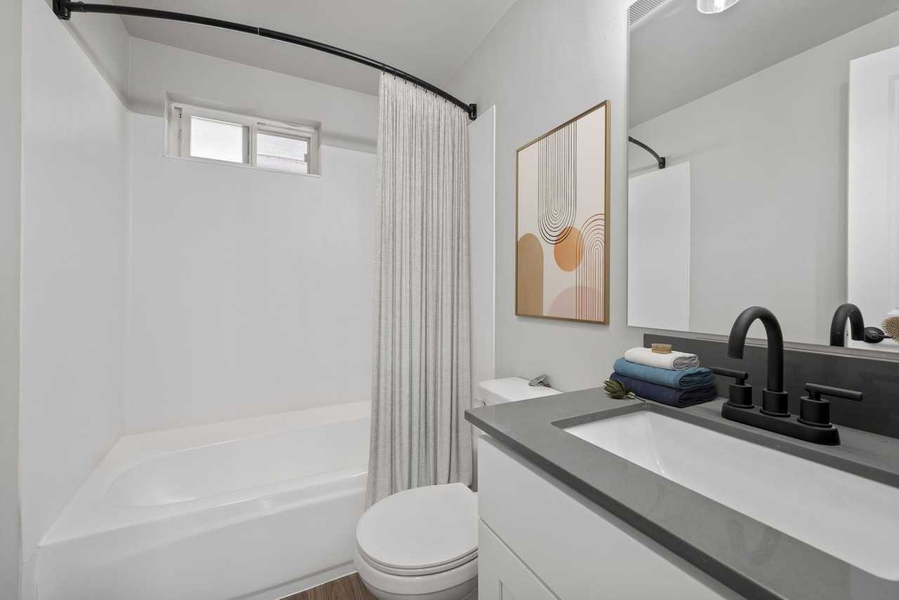 Redmond Crest - Photo 5 of 25