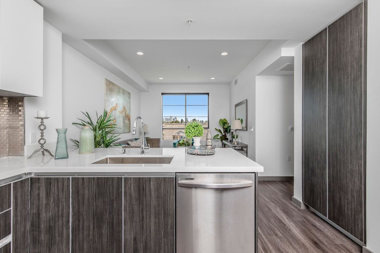 Welcome Home to Venice Luxury Apartments! - Photo 3 of 18