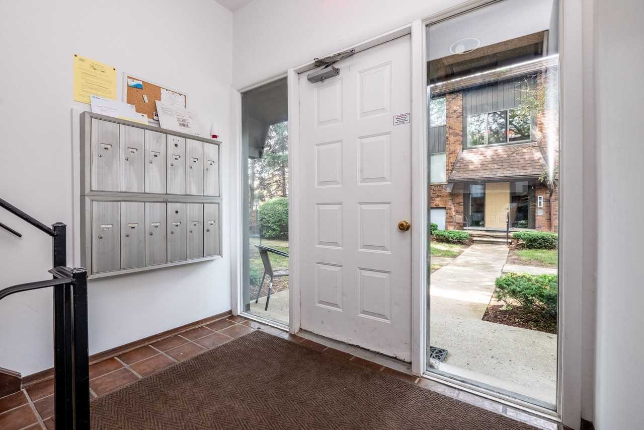 Maplecrest Apartments - Photo 4 of 38