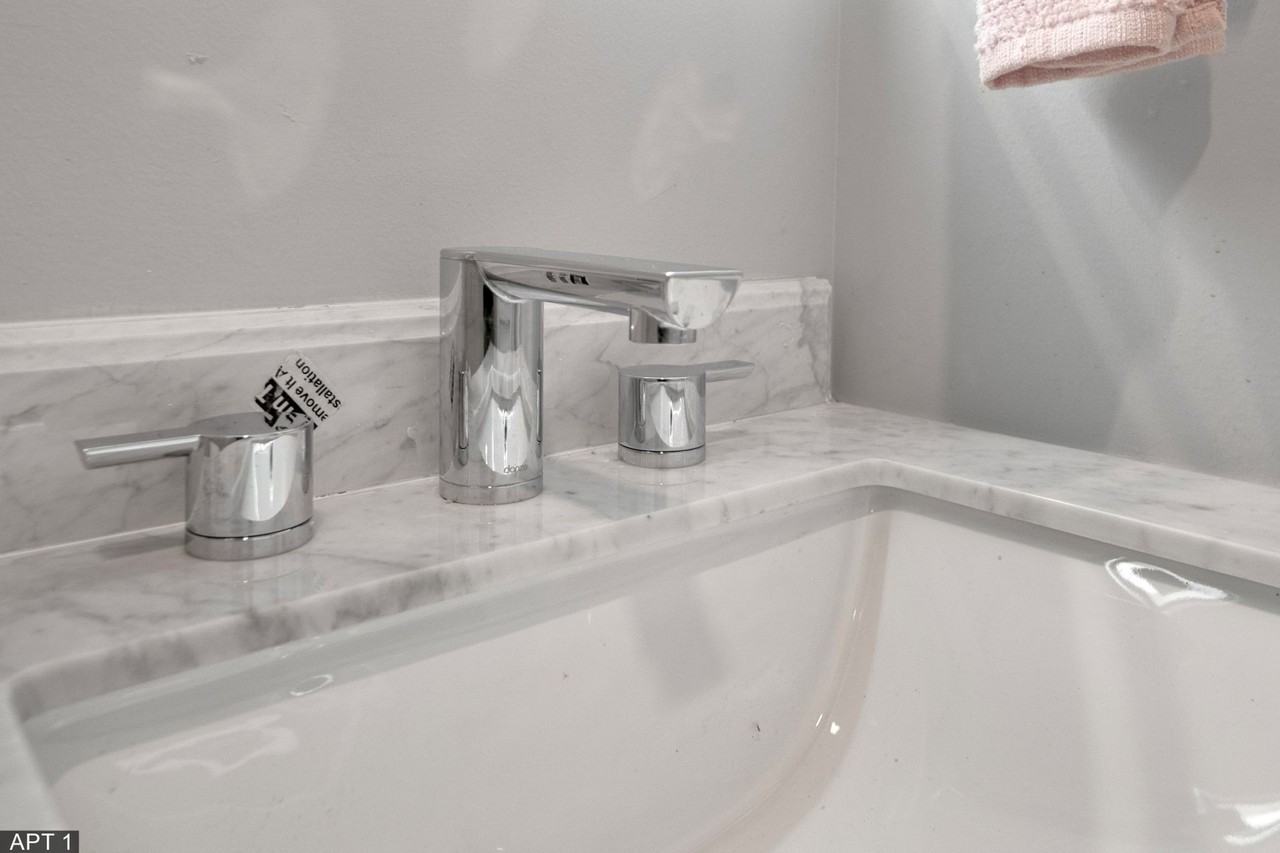 711 E Seneca Street - Photo 4 of 50