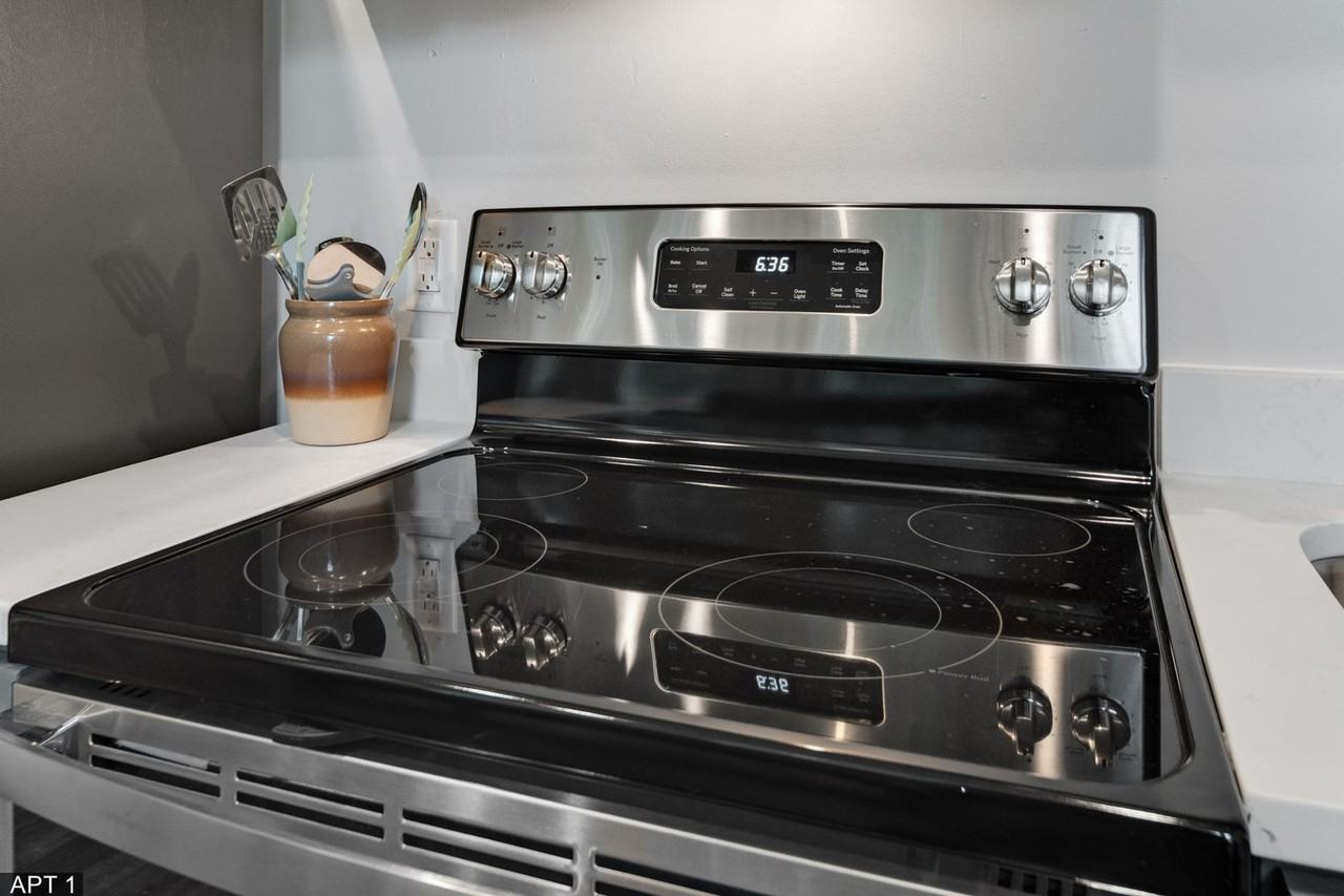 711 E Seneca Street - Photo 7 of 50