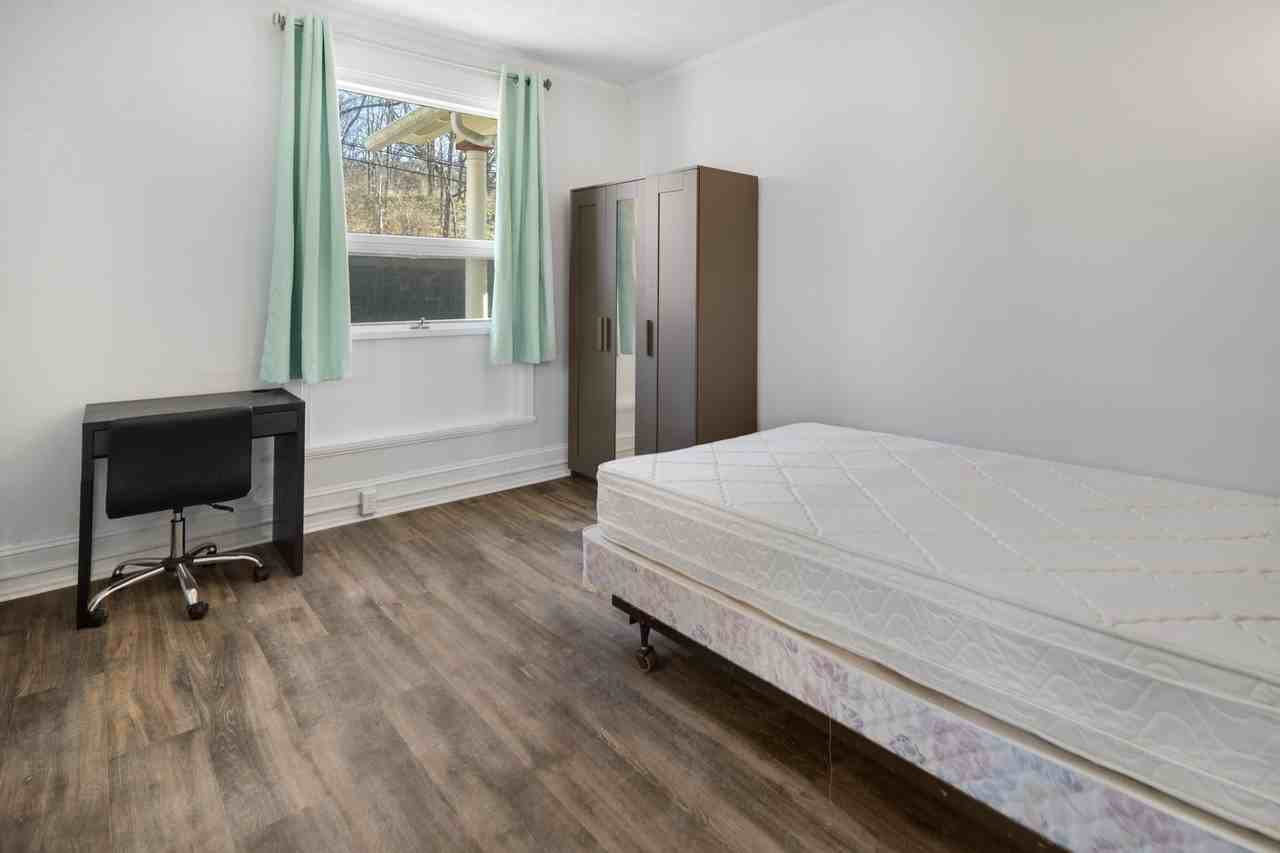 404-406 University Ave - Photo 2 of 37