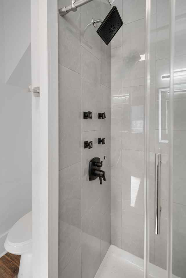 404-406 University Ave - Photo 6 of 37