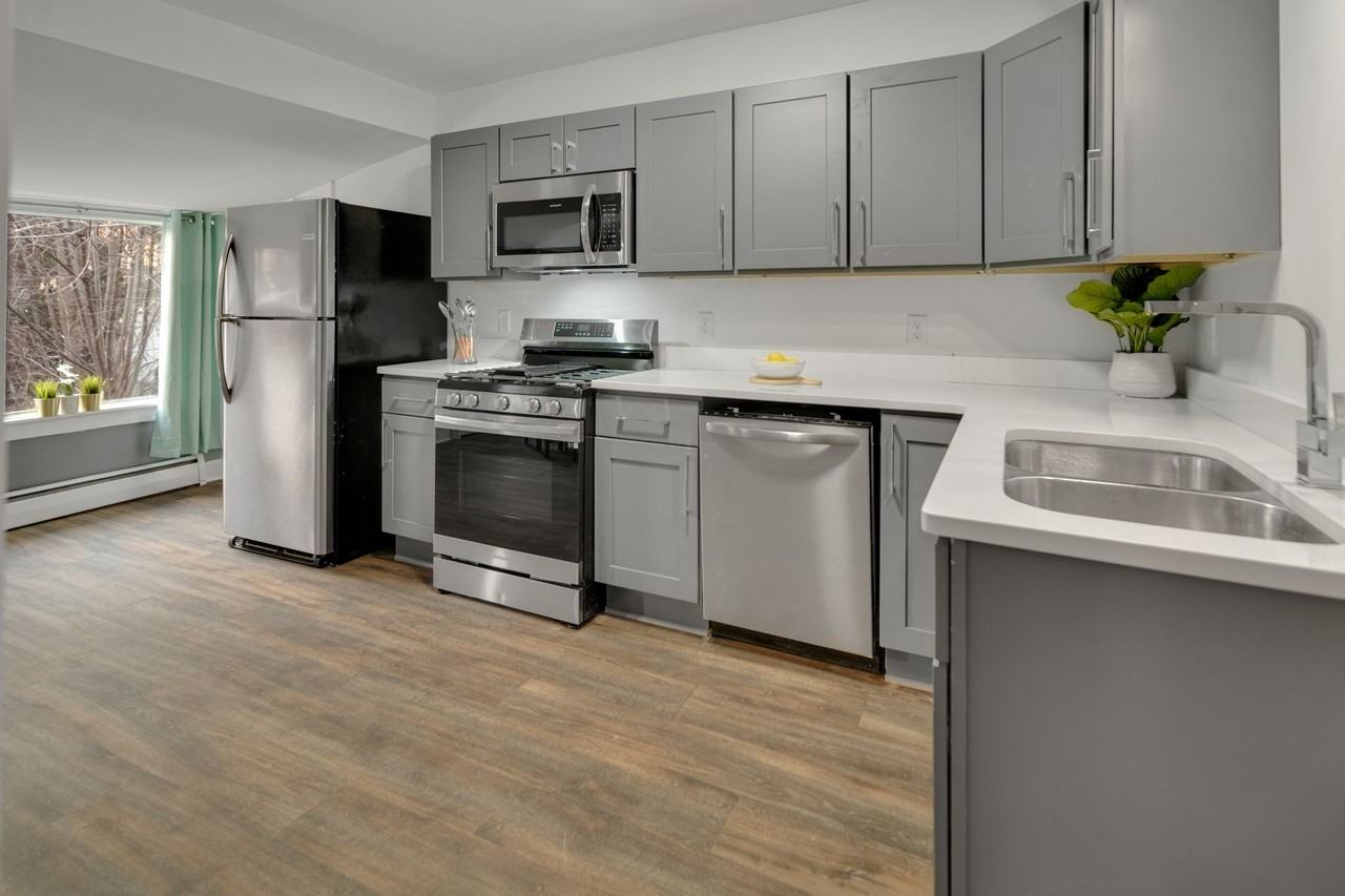 518 Linn Street LLC - Photo 5 of 50