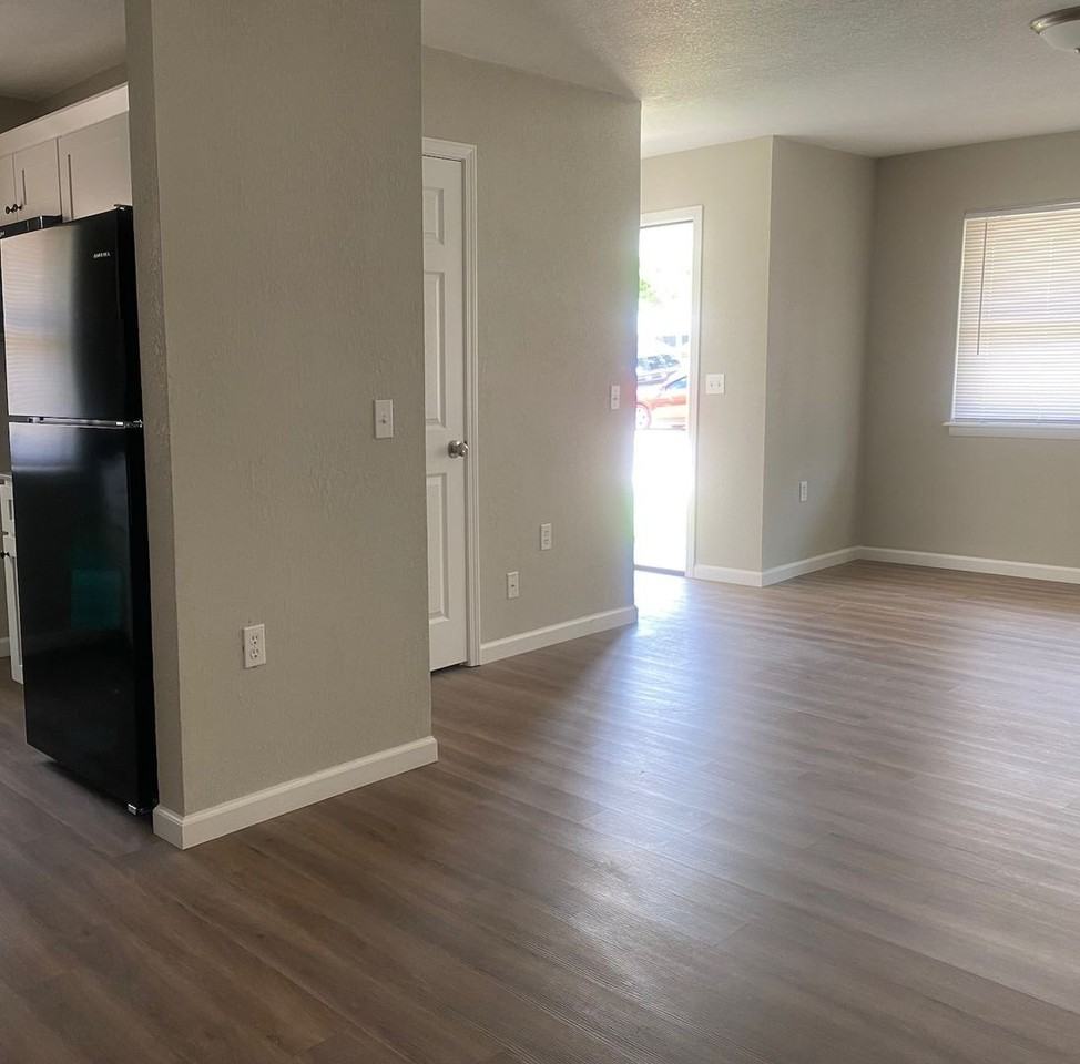 Creekside Apartments - Photo 3 of 36