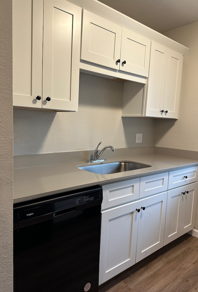 Creekside Apartments - Photo 5 of 36