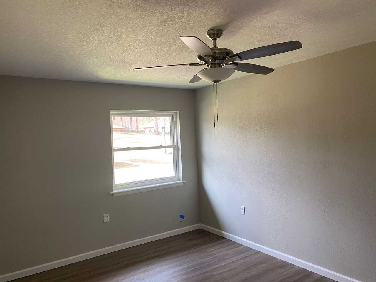 Creekside Apartments - Photo 7 of 36