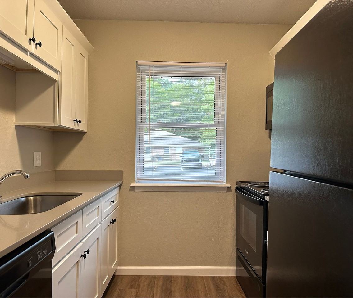 3202 Lincoln Dr Apt 109f #109F - Photo 2 of 8