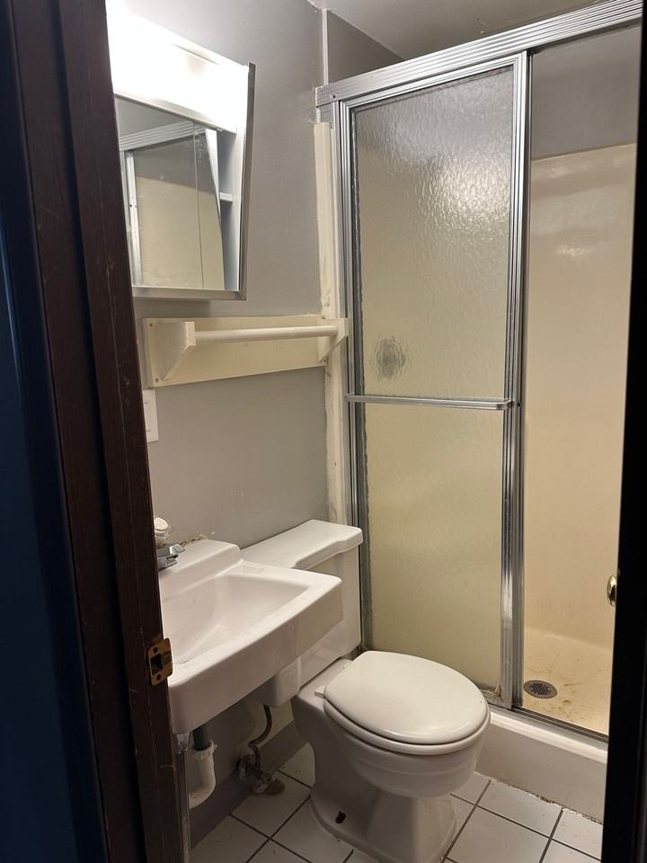 OSU North Campus 4 bedroom 2 bath townhouse - Photo 5 of 8