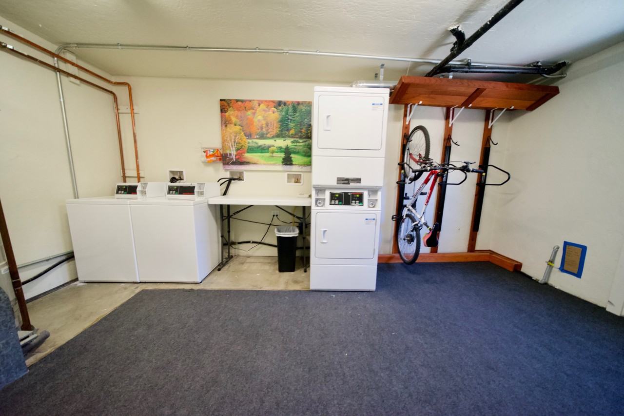 1926 Ivy - Photo 2 of 6