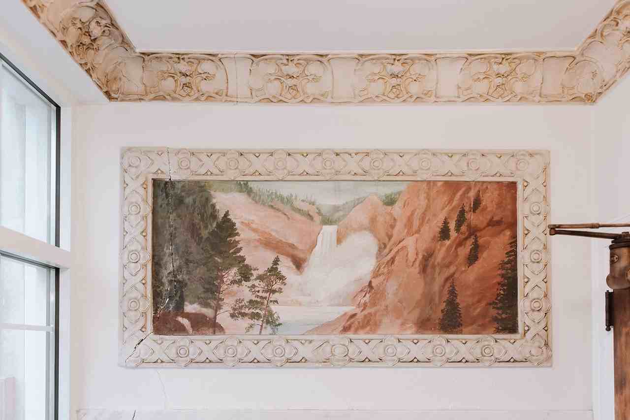 2544 Harriet - Photo 2 of 3