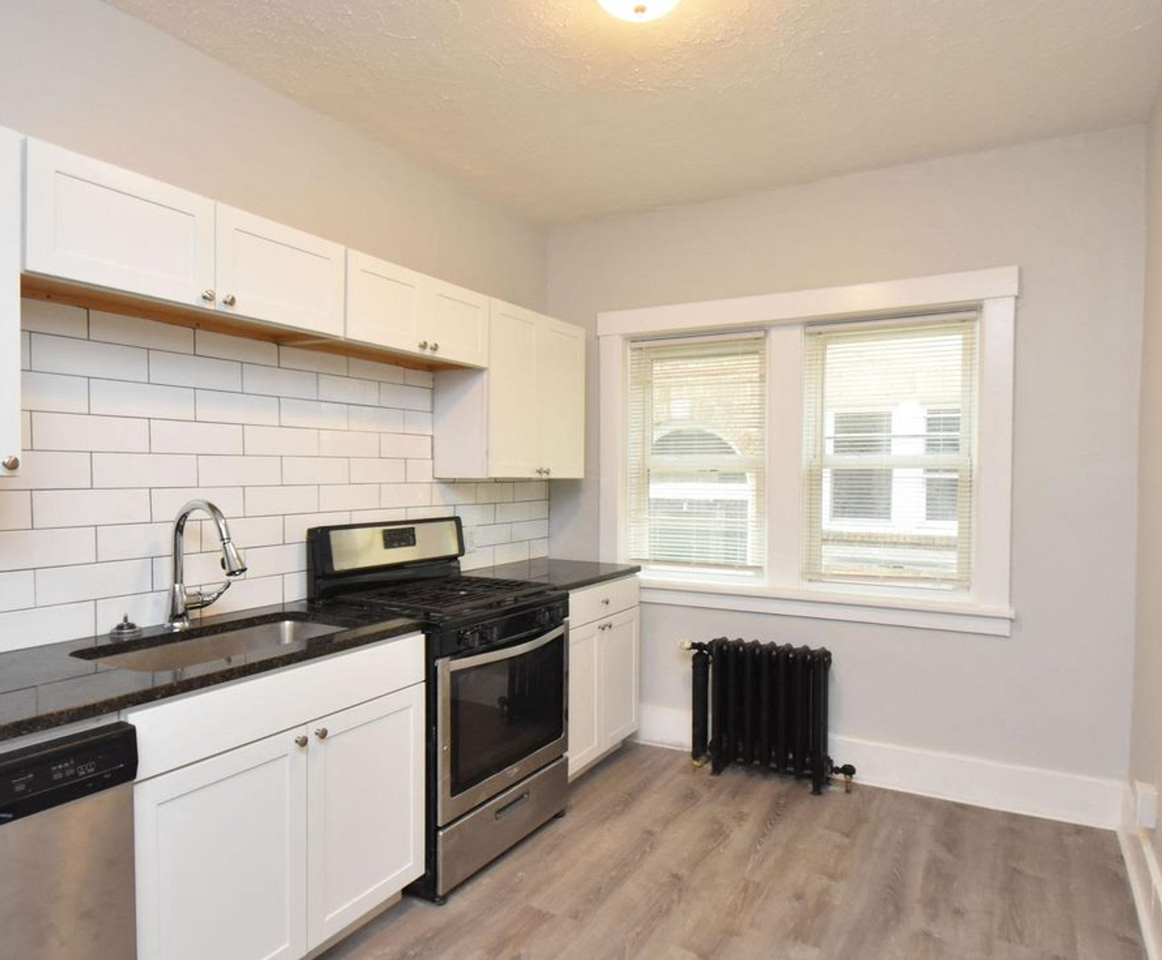 2017 E Main St - Photo 4 of 17