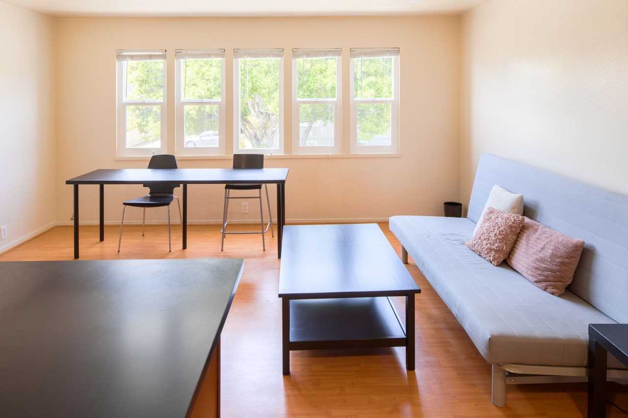 Dana - Photo 3 of 50