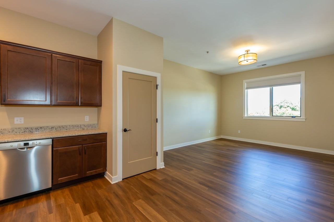 Agora Tower - Photo 3 of 49