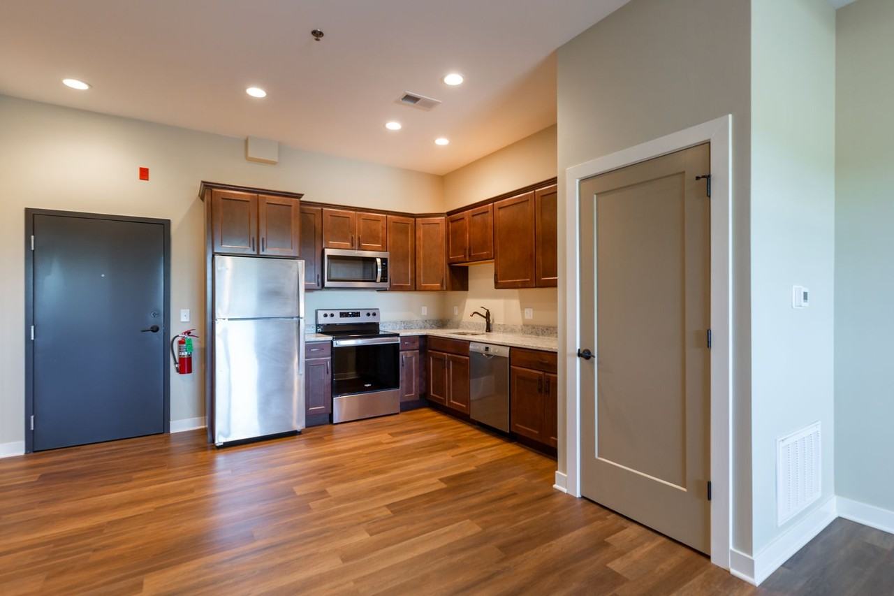 Agora Tower - Photo 5 of 49