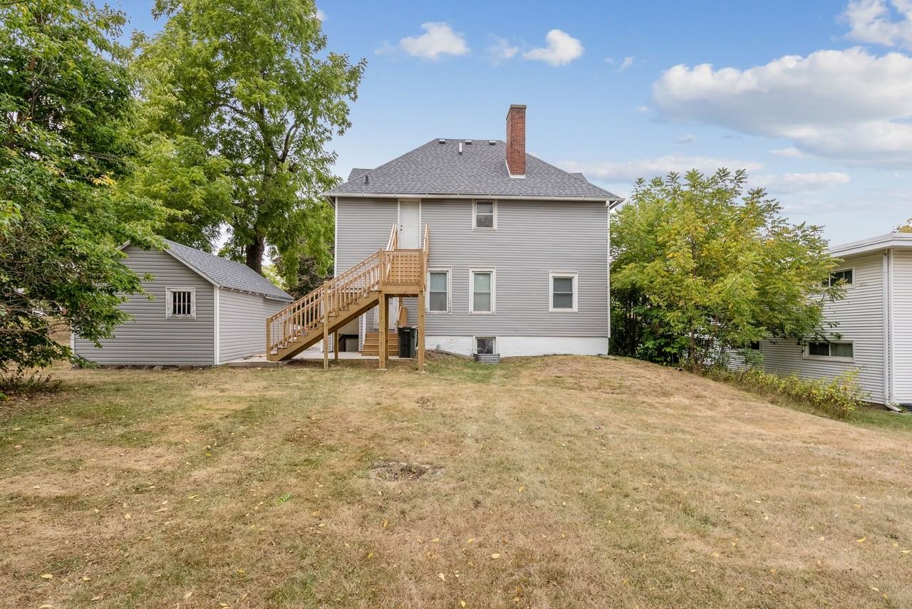 2304 Walnut St - Cedar Falls - Photo 2 of 4