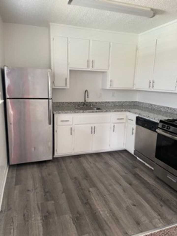 McClellan Court Apartments - Photo 4 of 38