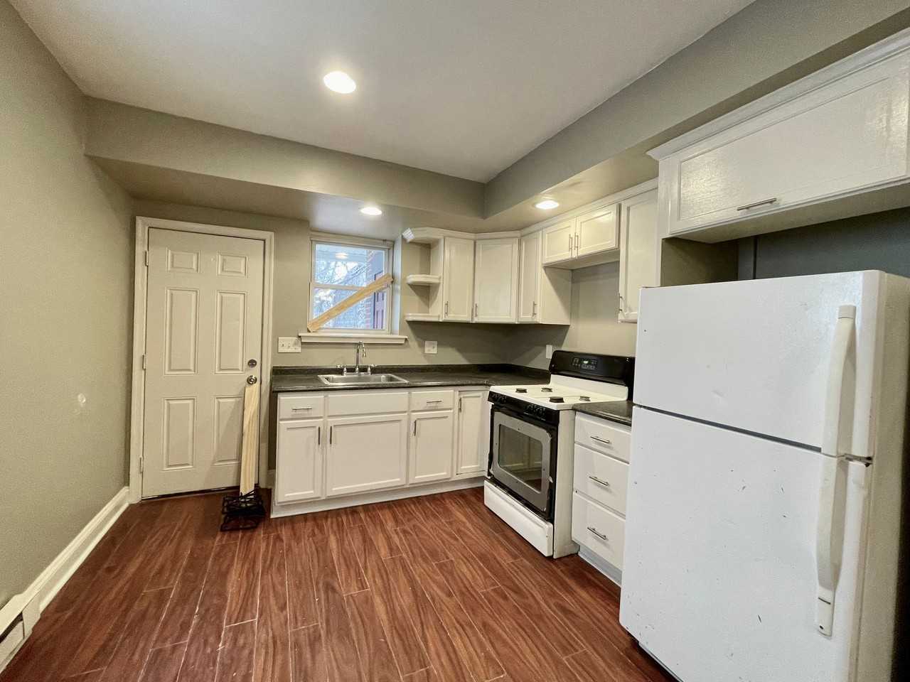 331 Rose St - Photo 2 of 4