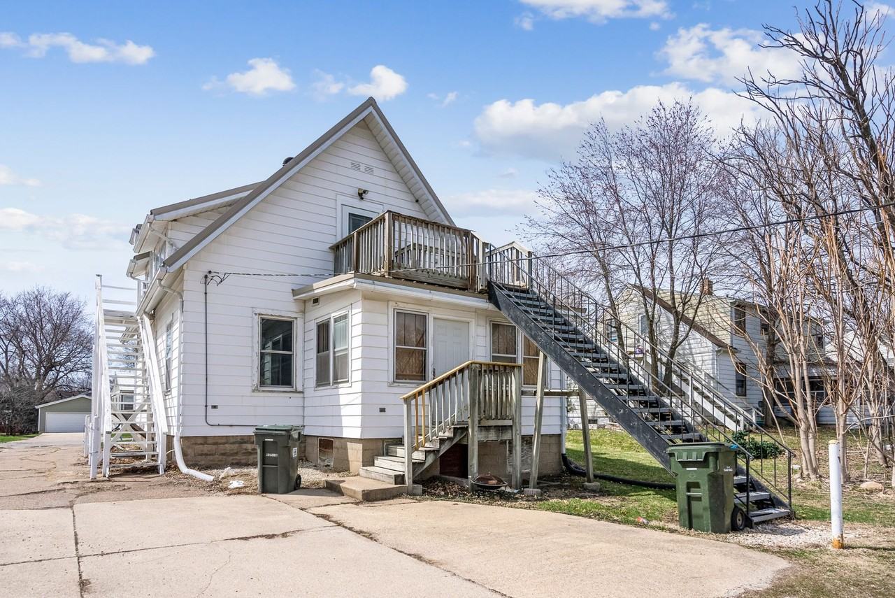 1918 Olive St - Cedar Falls - Photo 3 of 4