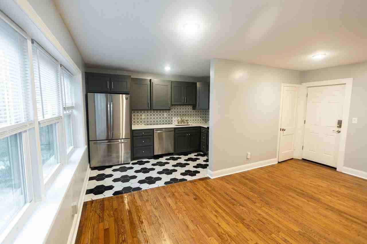 The Holmes - Photo 2 of 15