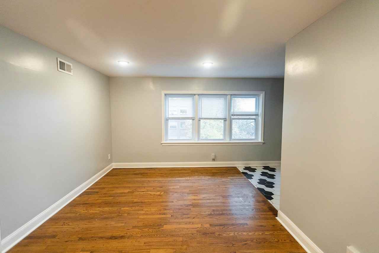 The Holmes - Photo 6 of 15