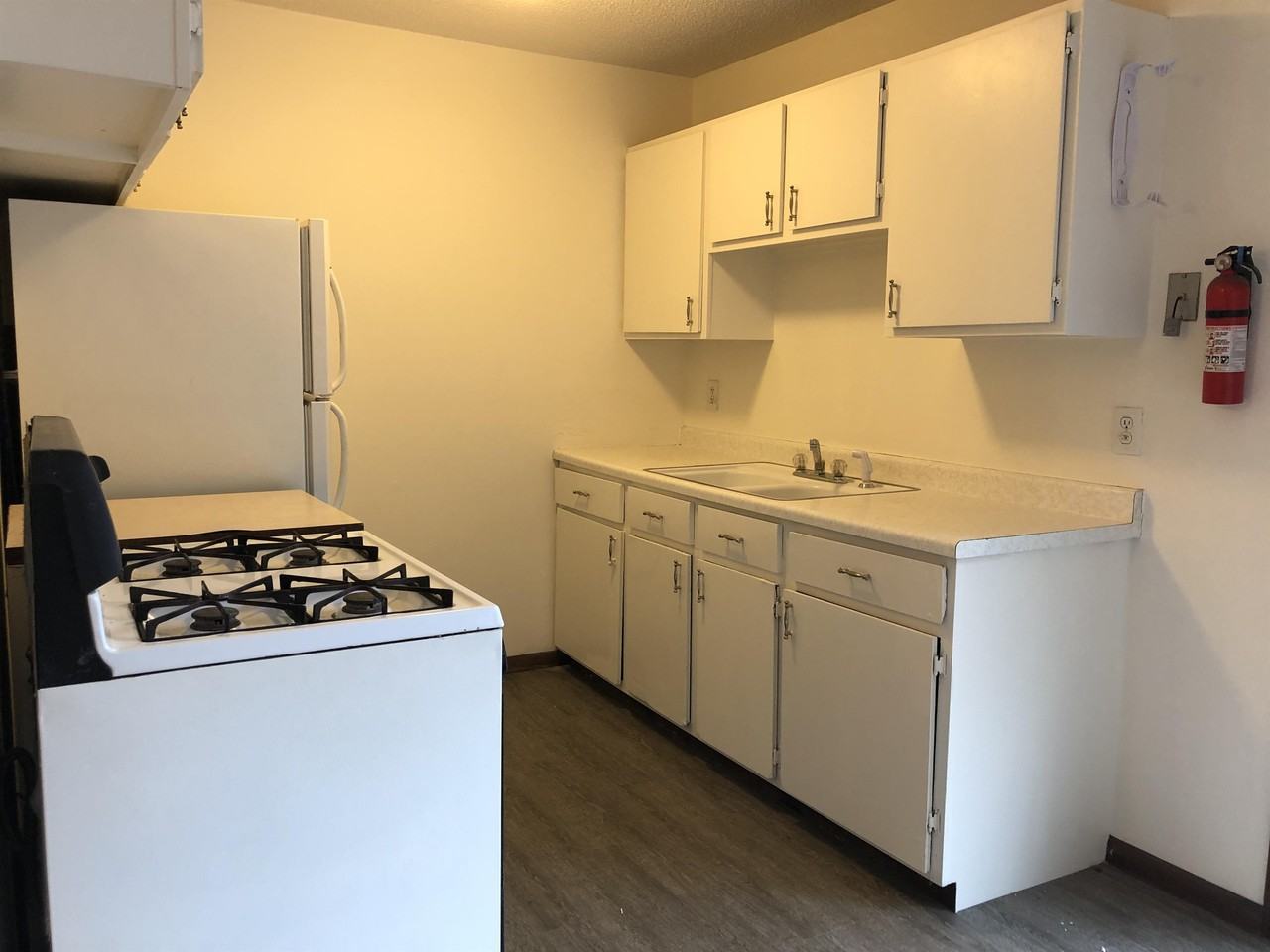 1412 Osborne Rd Ne #0 - Photo 5 of 11