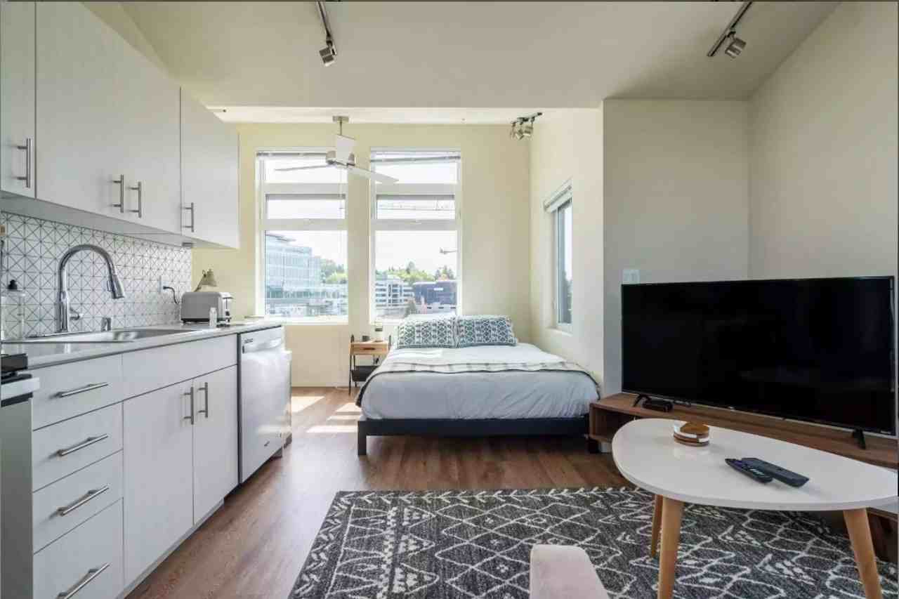 Plaza Apartments - Photo 7 of 31