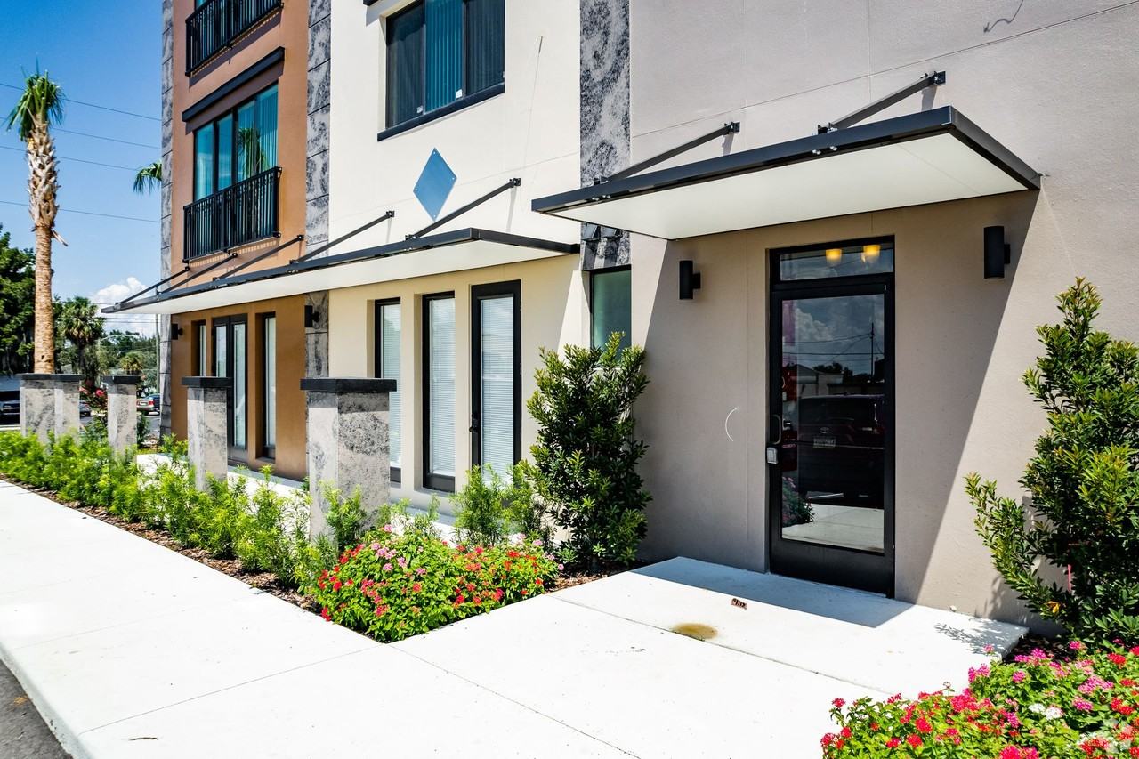 100 North Apartments in Beautiful Downtown Eustis 100 N Dewey St