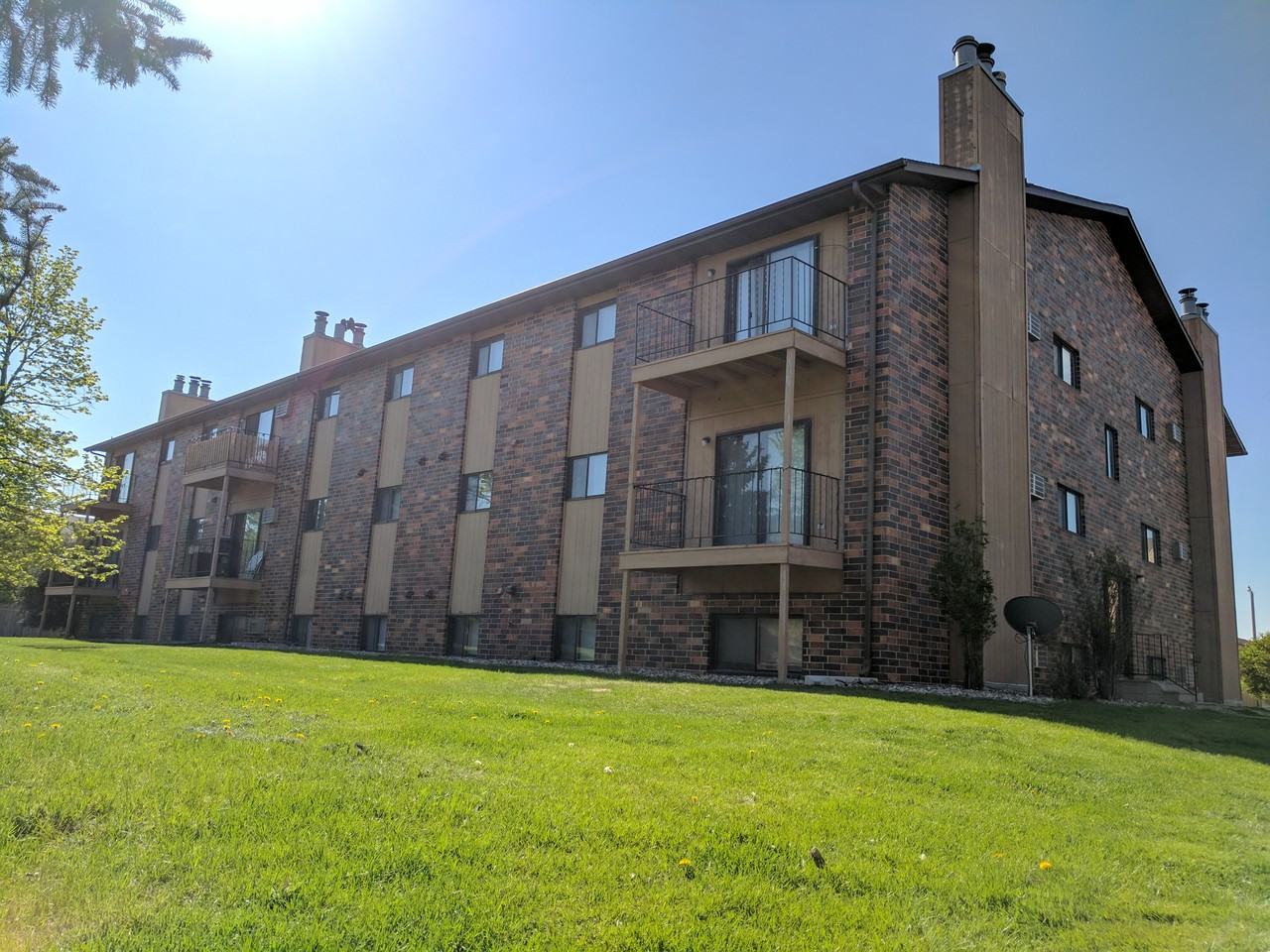 Autumn Brook Apartments - Photo 2 of 27