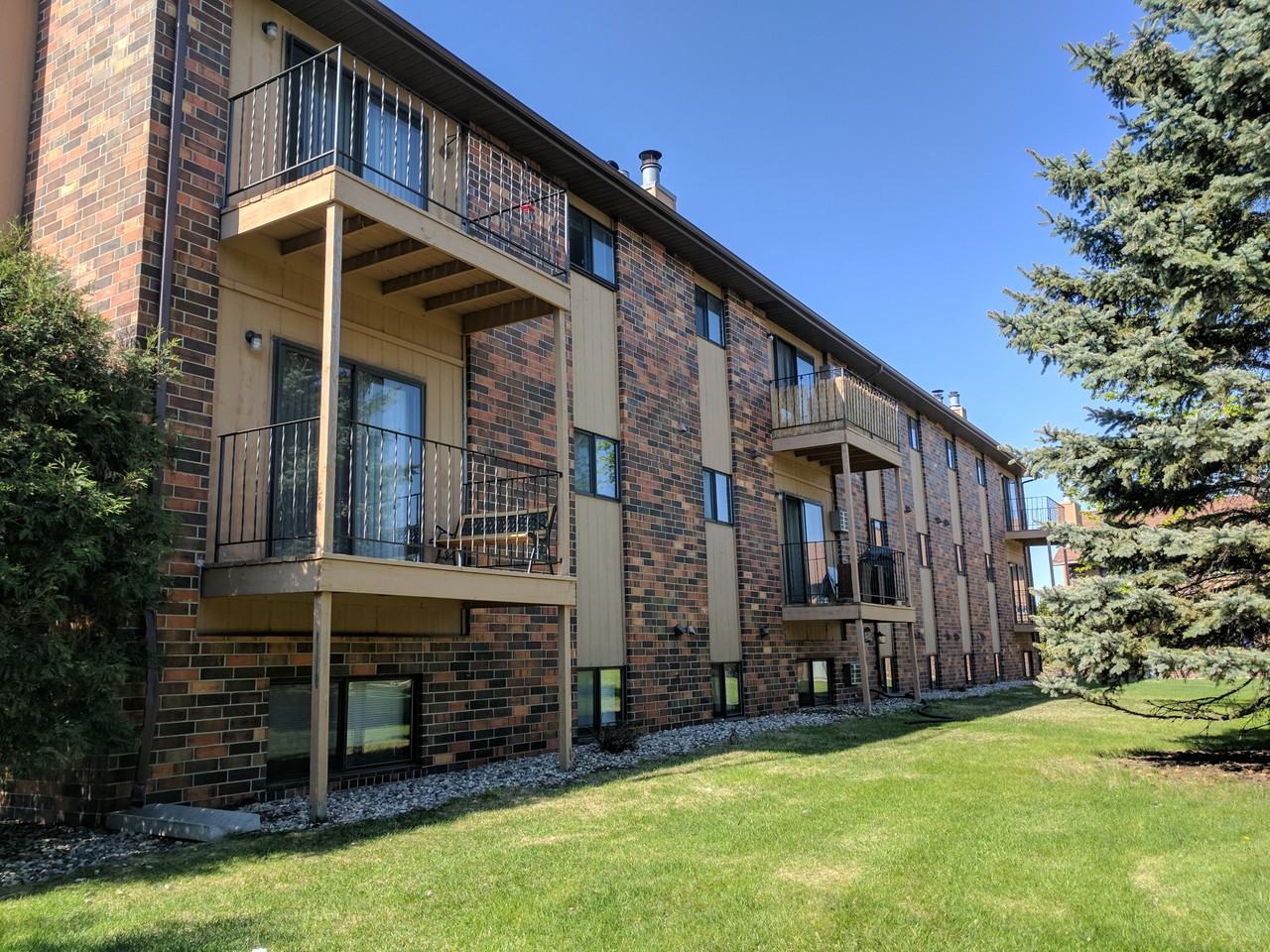 Autumn Brook Apartments - Photo 3 of 27