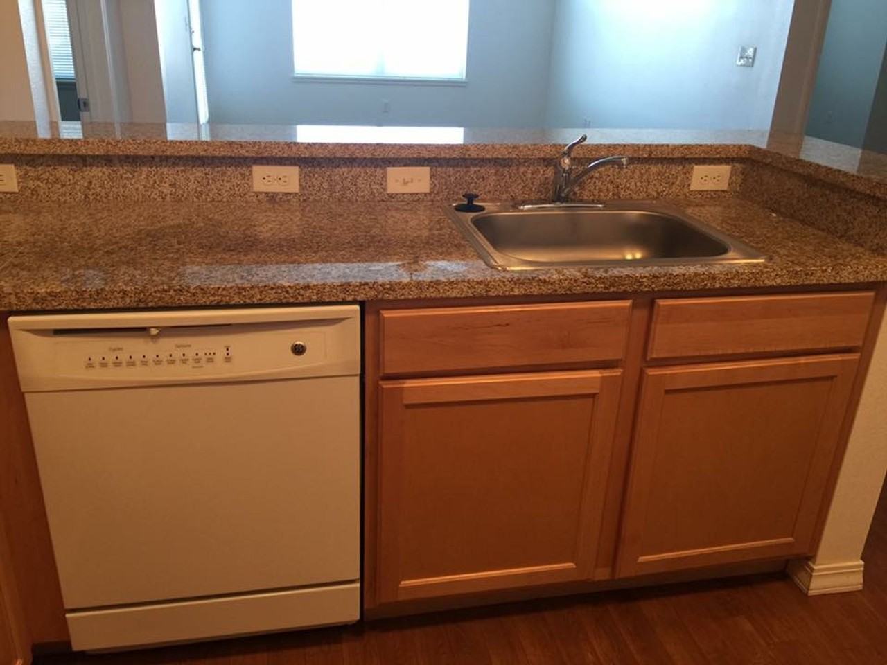 Fox Hills Apartment - Photo 5 of 10