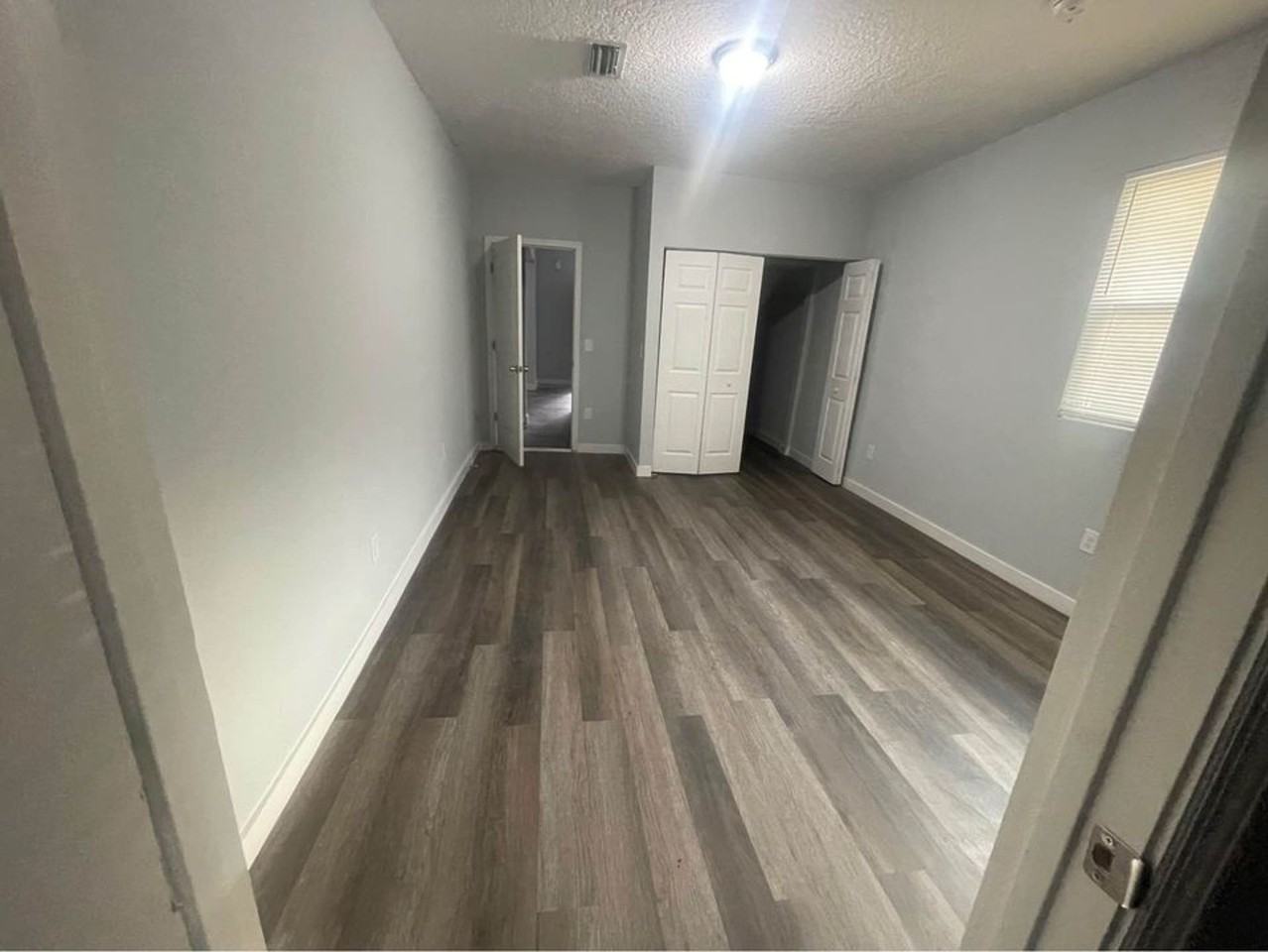 1584 W. 31st St - Photo 5 of 7