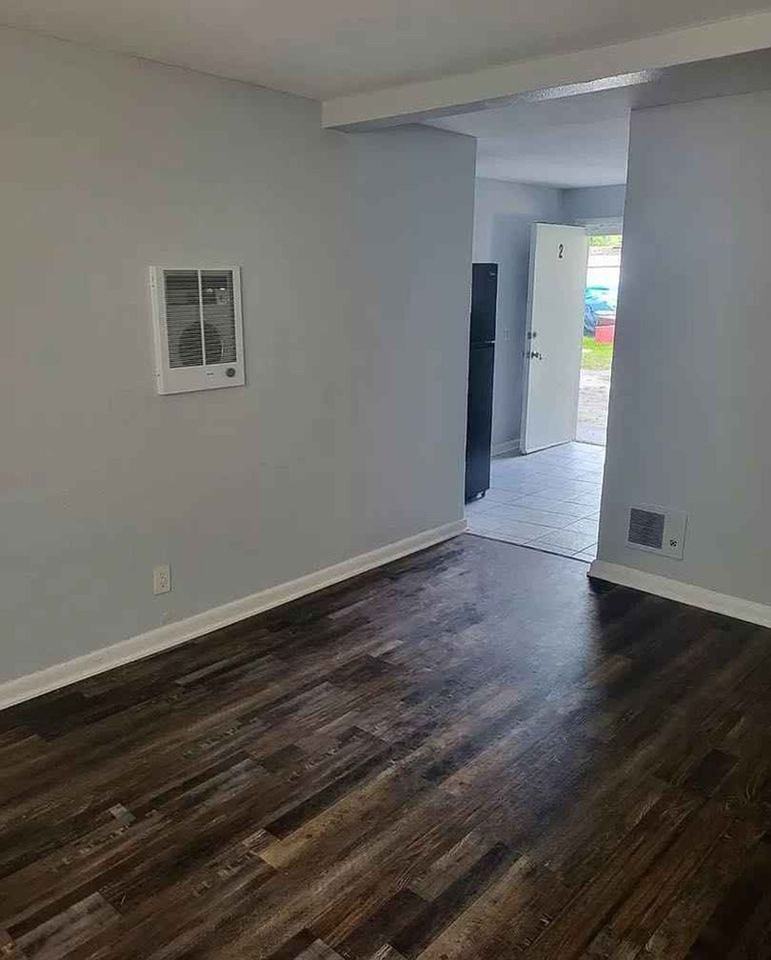 1584 W. 31st St - Photo 6 of 7