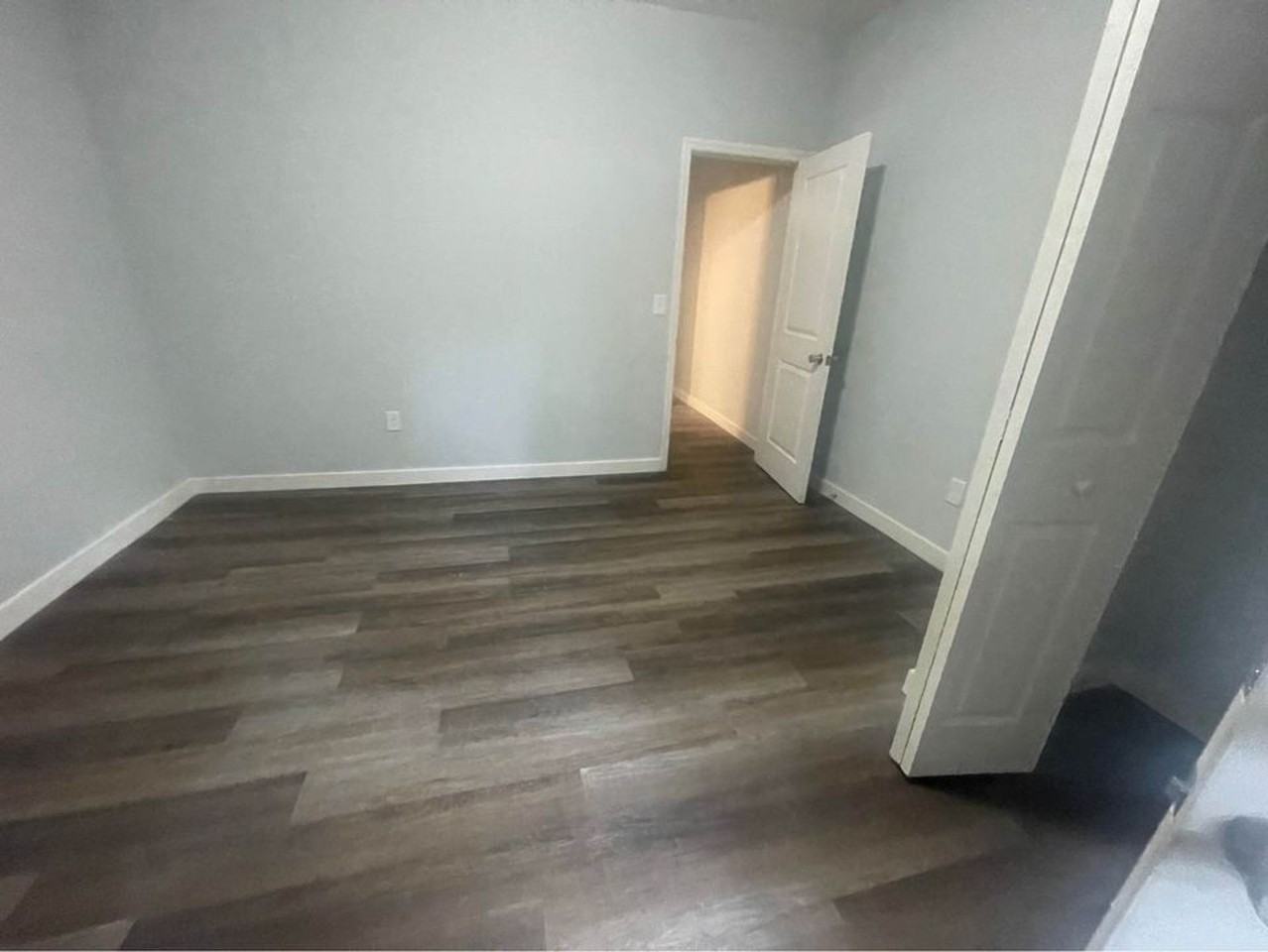 1584 W. 31st St - Photo 7 of 7