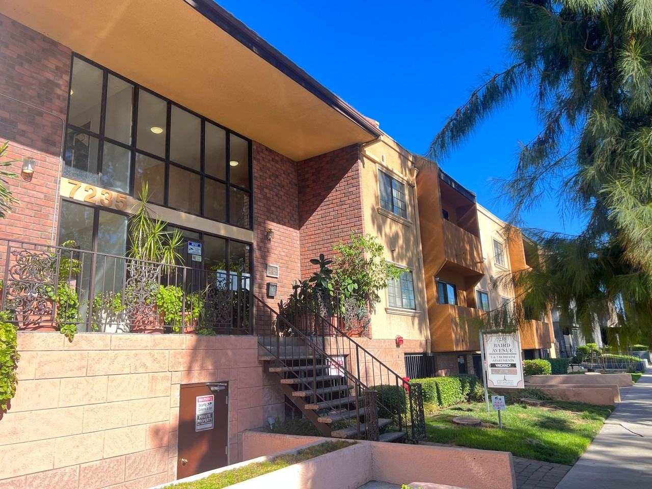 7235 Baird Avenue - Photo 6 of 24