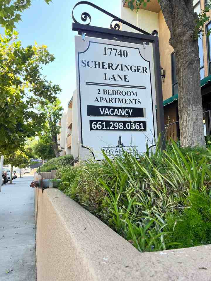 !!!!MOVE IN SPECIAL QUALIFIED APPLICANTS SIX WEEKS FREE RENT!!!! CALL NOW - Photo 2 of 12