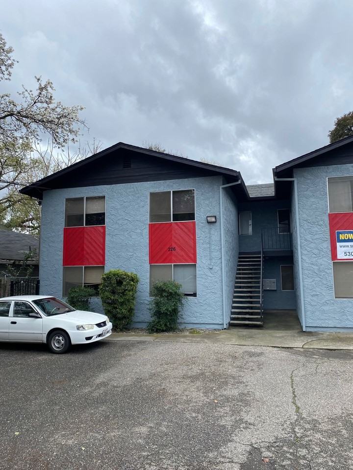 226 Cedar - Photo 2 of 32