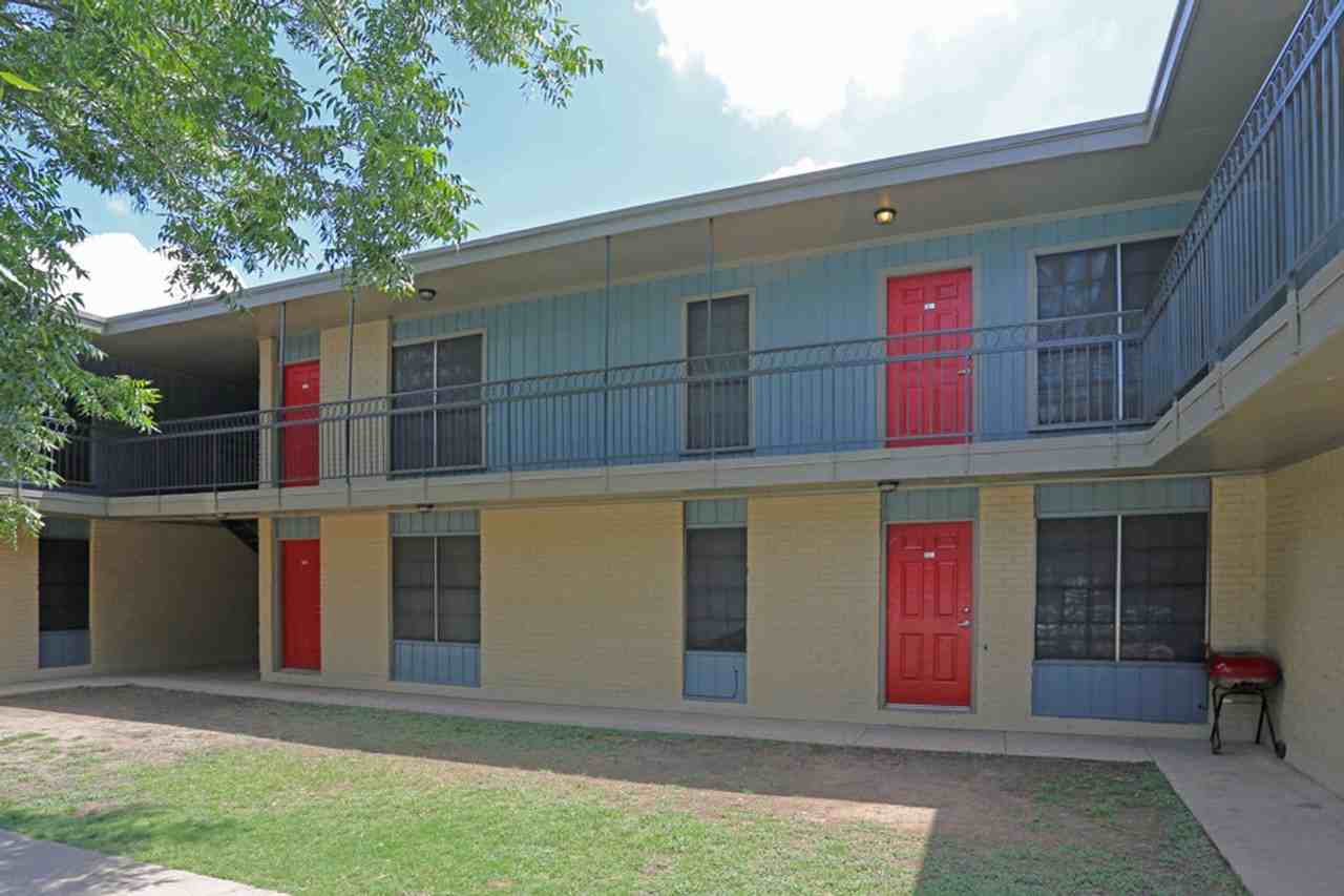 Hamilton Place Apartments - Photo 4 of 39