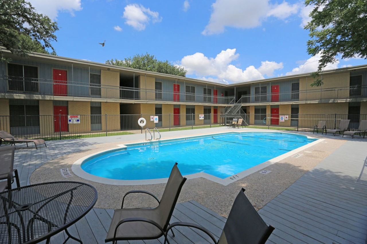 Hamilton Place Apartments - Photo 5 of 39