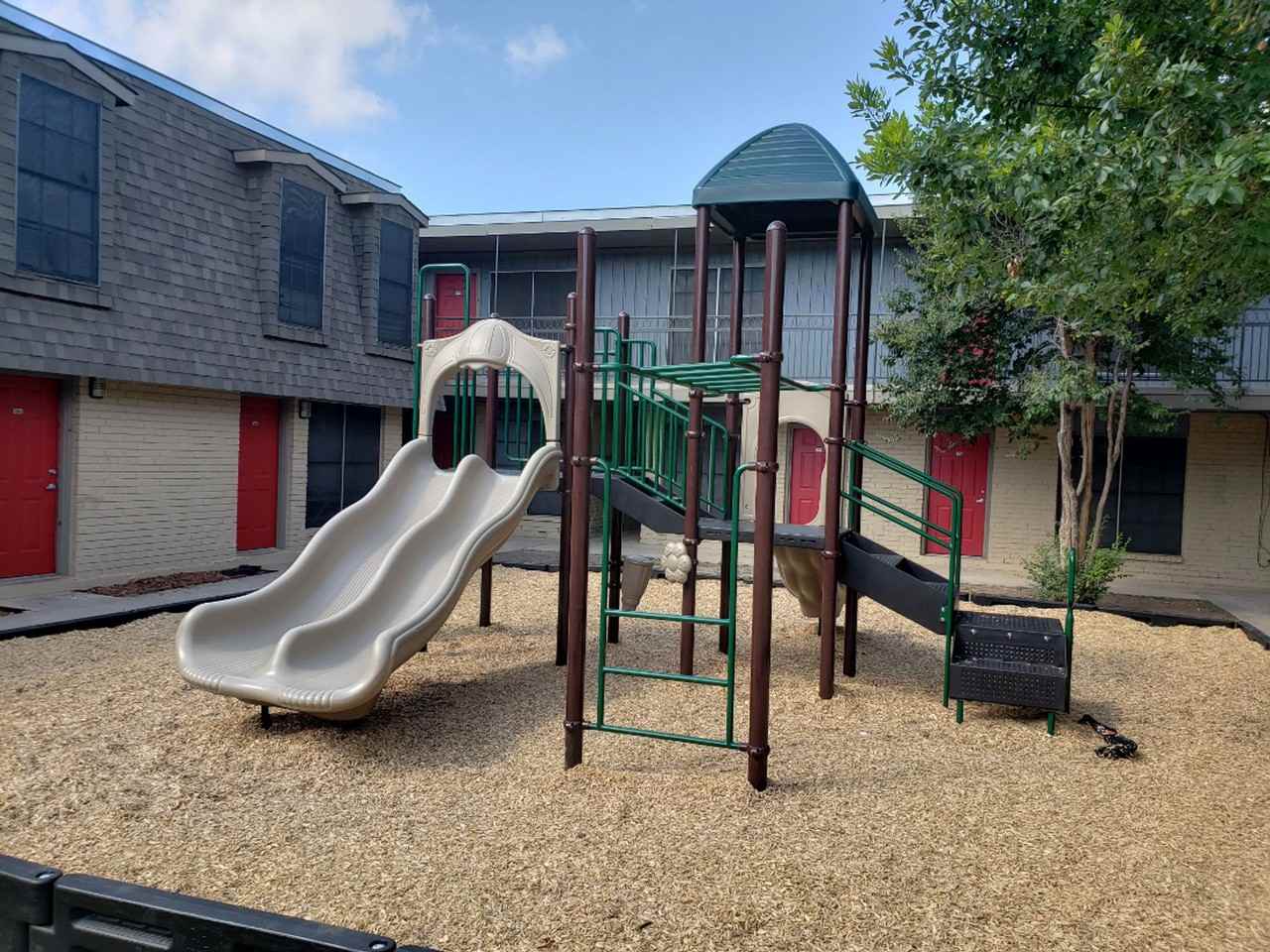 Hamilton Place Apartments - Photo 7 of 39