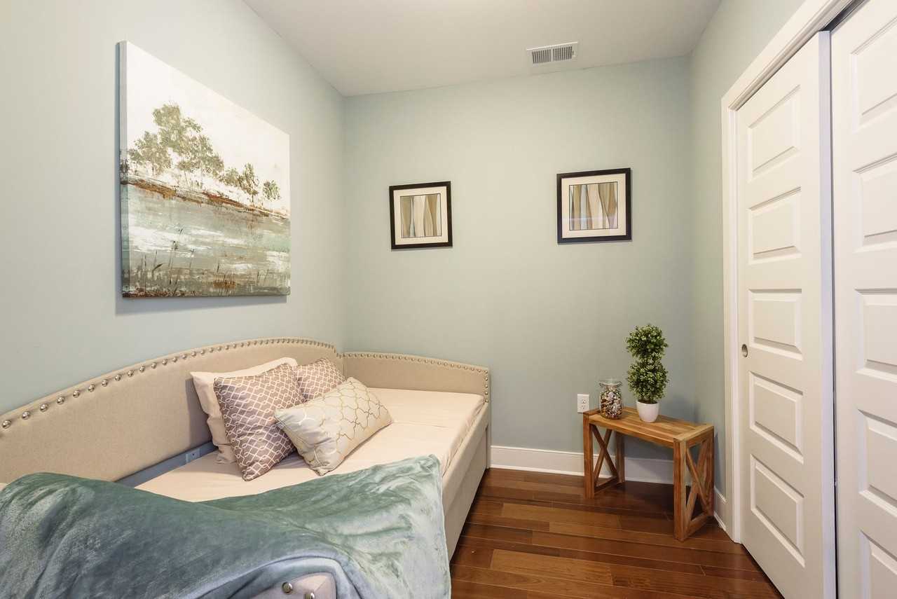 Meridia Metro - Photo 7 of 21