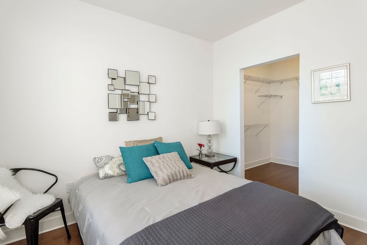 Meridia Main Station - Photo 6 of 37