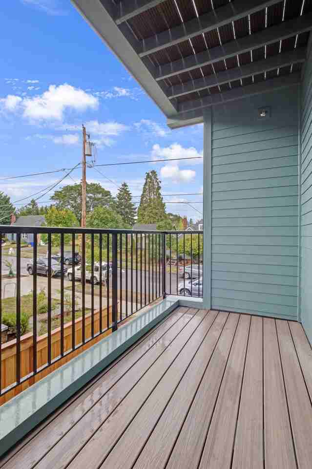 Peyton Place - Photo 6 of 21