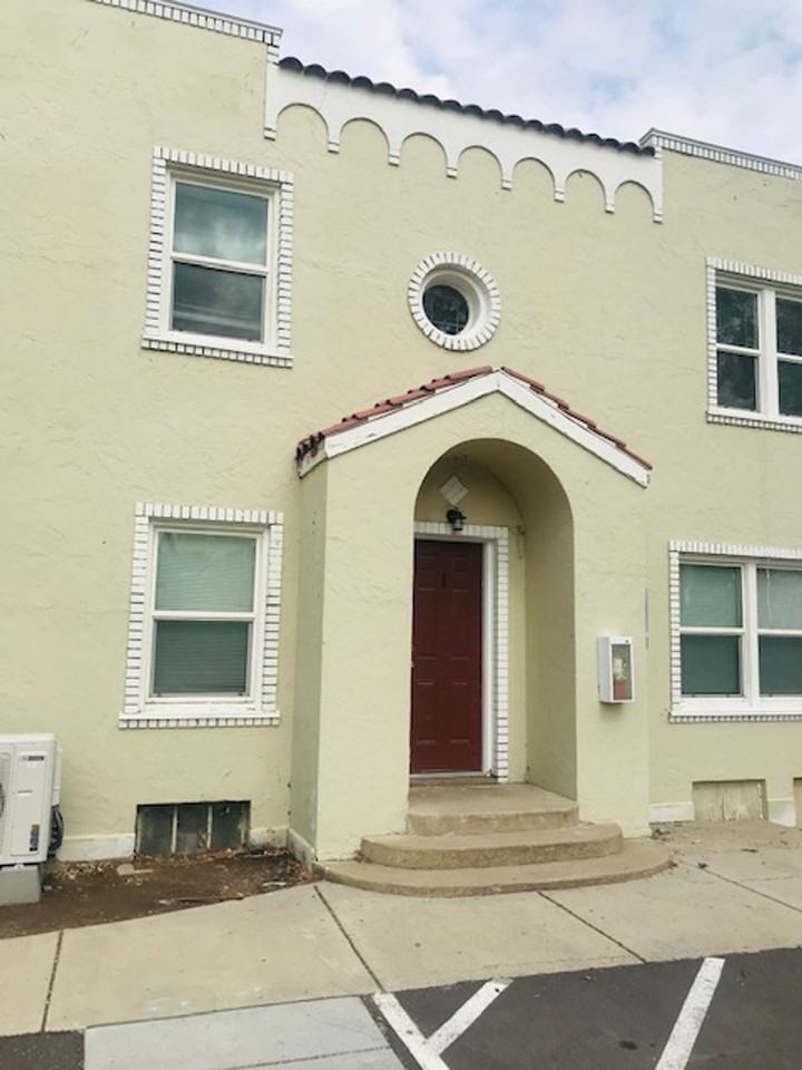 563 563 W 24th - 6 #6 - Photo 2 of 14