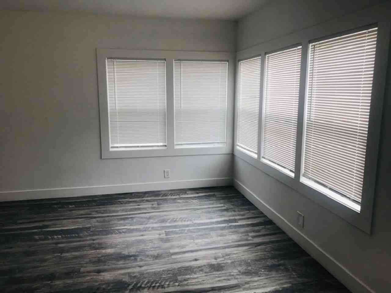 563 563 W 24th - 6 #6 - Photo 3 of 14