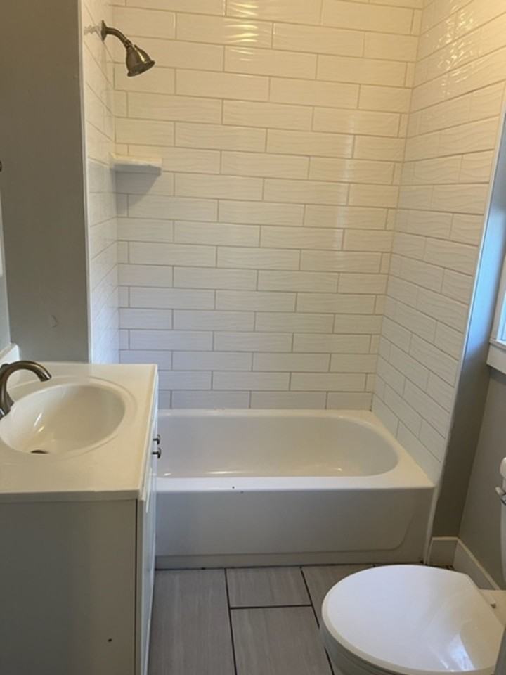 Beautifully updated apartment - Photo 7 of 8