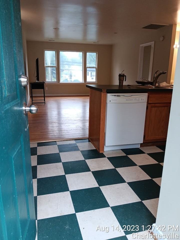 20242025 UTILITIES INCLUDED 10 bdrm / 5 bath 1100 Preston Ave